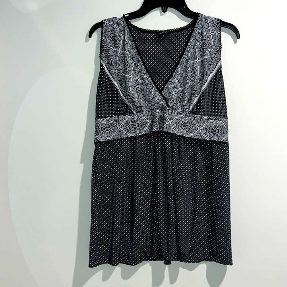 Olian black white floral paisley top. Size medium.